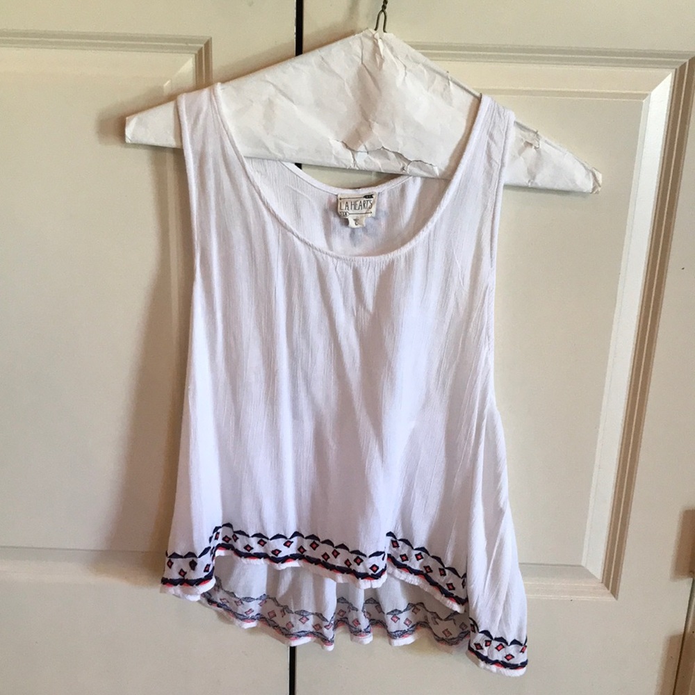 flowy white tank top, pattern on bottom, sz large